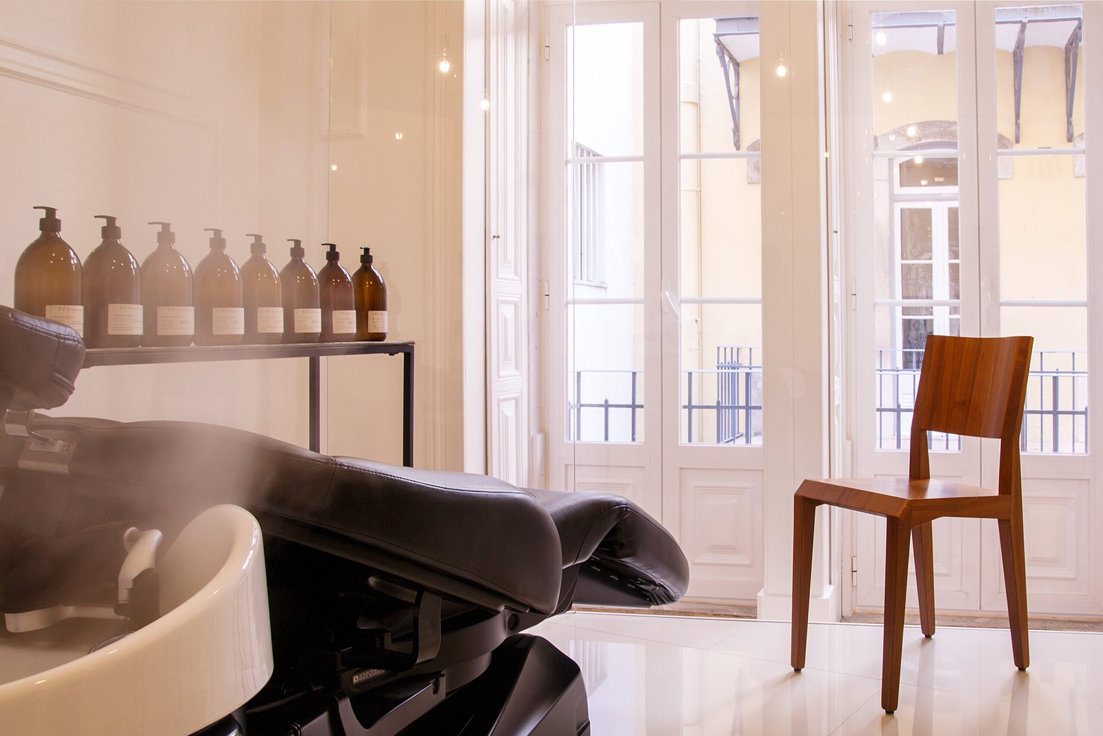The Architecture Behind Ricardo Vila Nova’s Hair Clinic